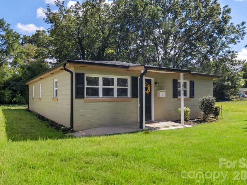 931 Reliance Street, Charlotte, NC 28208.  MLS# CAR4412945, YatesRealty ID 43557. 