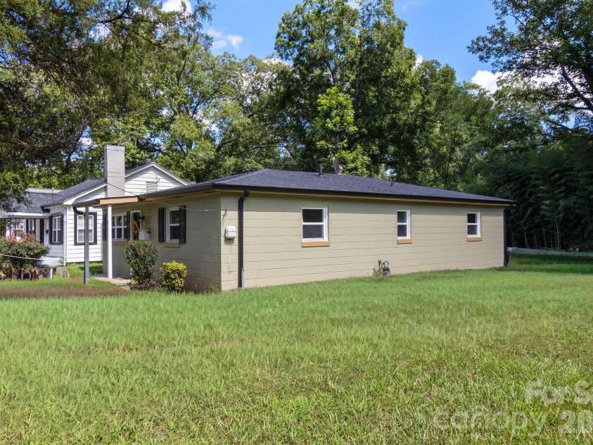 931 Reliance Street, Charlotte, NC 28208.  MLS# CAR4412945, YatesRealty ID 43557. 