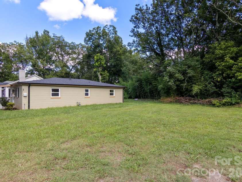 931 Reliance Street, Charlotte, NC 28208.  MLS# CAR4412945, YatesRealty ID 43557. 