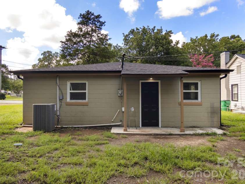 931 Reliance Street, Charlotte, NC 28208.  MLS# CAR4412945, YatesRealty ID 43557. 