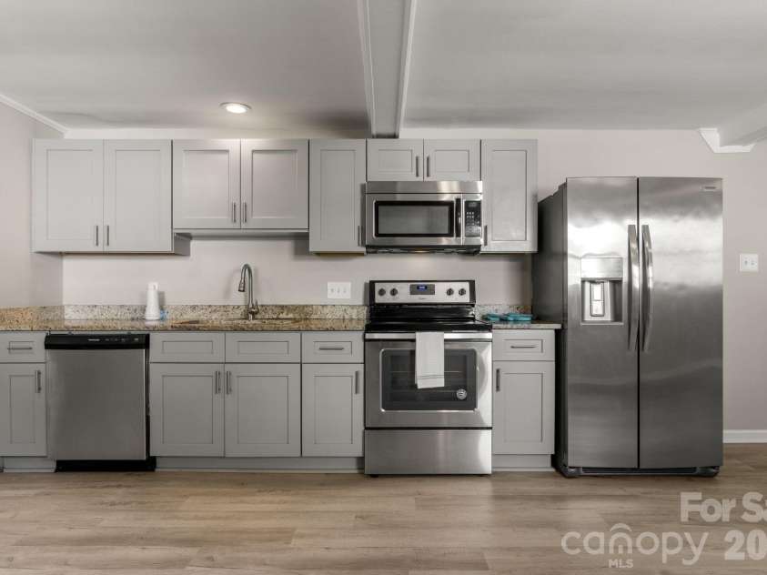 931 Reliance Street, Charlotte, NC 28208.  MLS# CAR4412945, YatesRealty ID 43557. 
