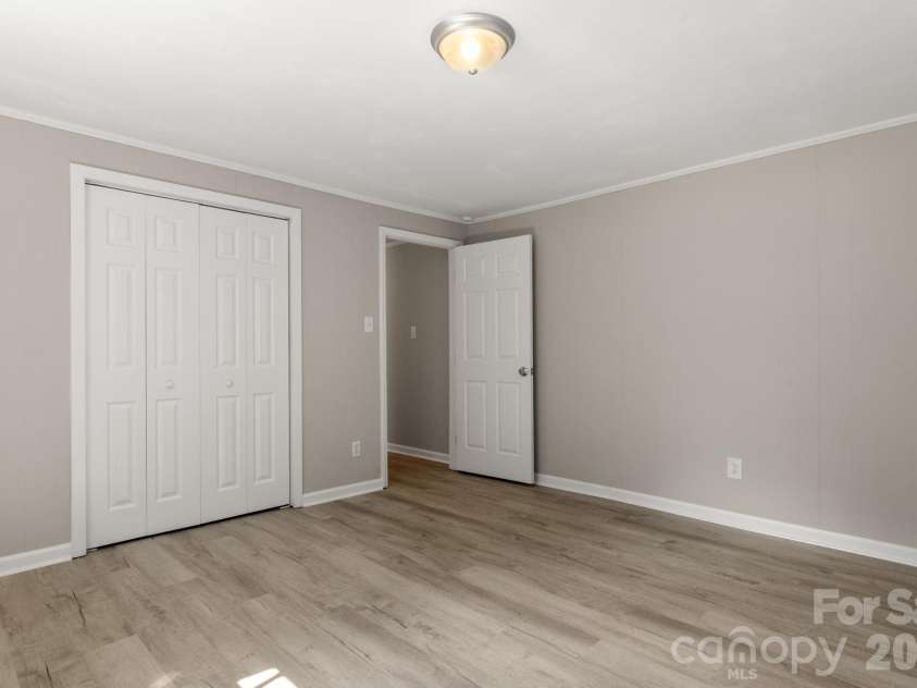 931 Reliance Street, Charlotte, NC 28208.  MLS# CAR4412945, YatesRealty ID 43557. 