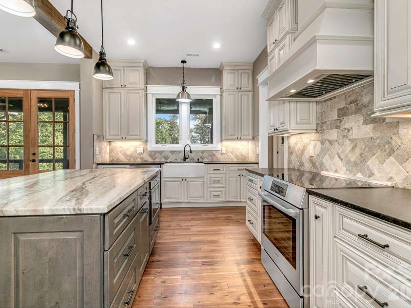 143 Sunny Morning Court, Hendersonville, NC 28792.  MLS# CAR4406587, YatesRealty ID 43558. Kitchen