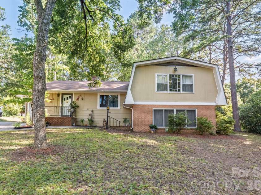 1659 maple Avenue, Albemarle, NC 28001.  MLS# CAR4409769, YatesRealty ID 43559. 