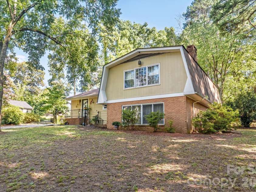 1659 maple Avenue, Albemarle, NC 28001.  MLS# CAR4409769, YatesRealty ID 43559. 