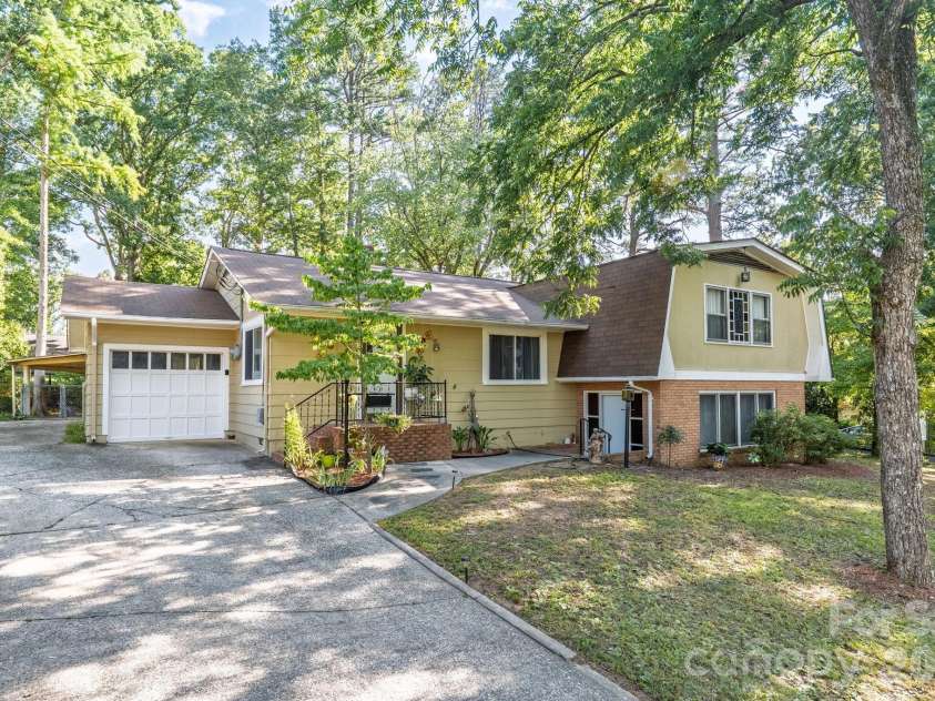 1659 maple Avenue, Albemarle, NC 28001.  MLS# CAR4409769, YatesRealty ID 43559. 