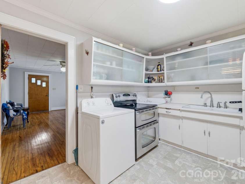 1659 maple Avenue, Albemarle, NC 28001.  MLS# CAR4409769, YatesRealty ID 43559. 