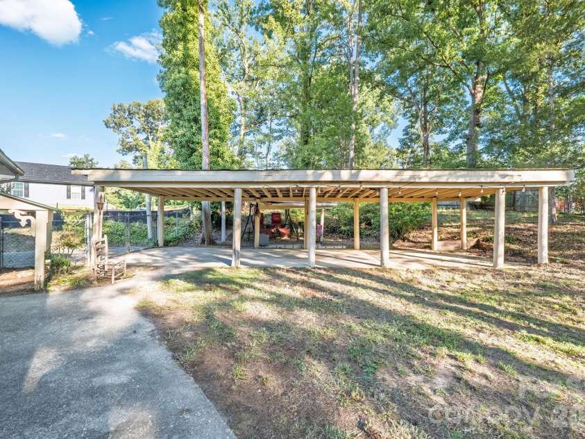 1659 maple Avenue, Albemarle, NC 28001.  MLS# CAR4409769, YatesRealty ID 43559. 