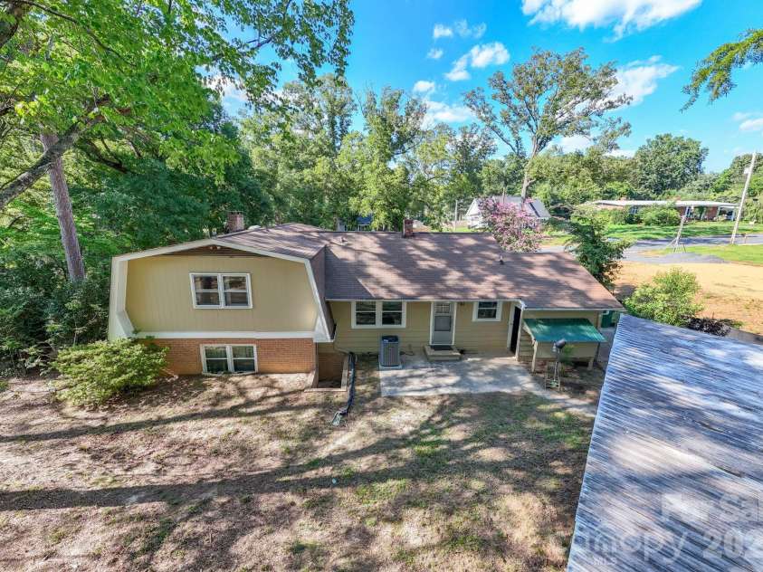 1659 maple Avenue, Albemarle, NC 28001.  MLS# CAR4409769, YatesRealty ID 43559. 