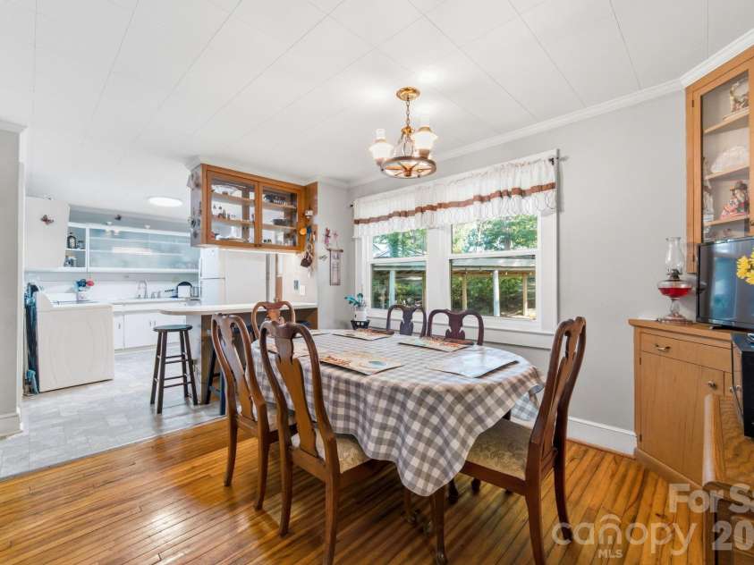 1659 maple Avenue, Albemarle, NC 28001.  MLS# CAR4409769, YatesRealty ID 43559. Dining