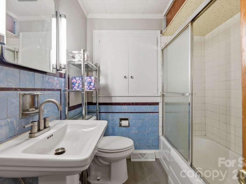 1659 maple Avenue, Albemarle, NC 28001.  MLS# CAR4409769, YatesRealty ID 43559. Main floor bathroom