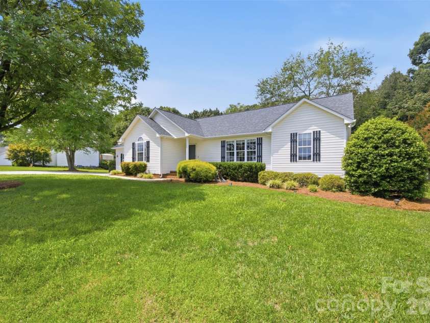233 Summey Barker Drive, Dallas, NC 28034.  MLS# CAR4412447, YatesRealty ID 43562. 