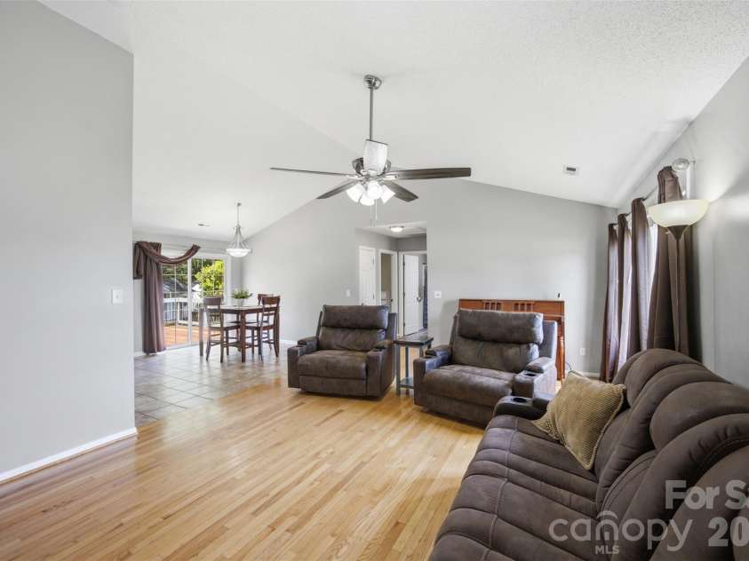 233 Summey Barker Drive, Dallas, NC 28034.  MLS# CAR4412447, YatesRealty ID 43562. 