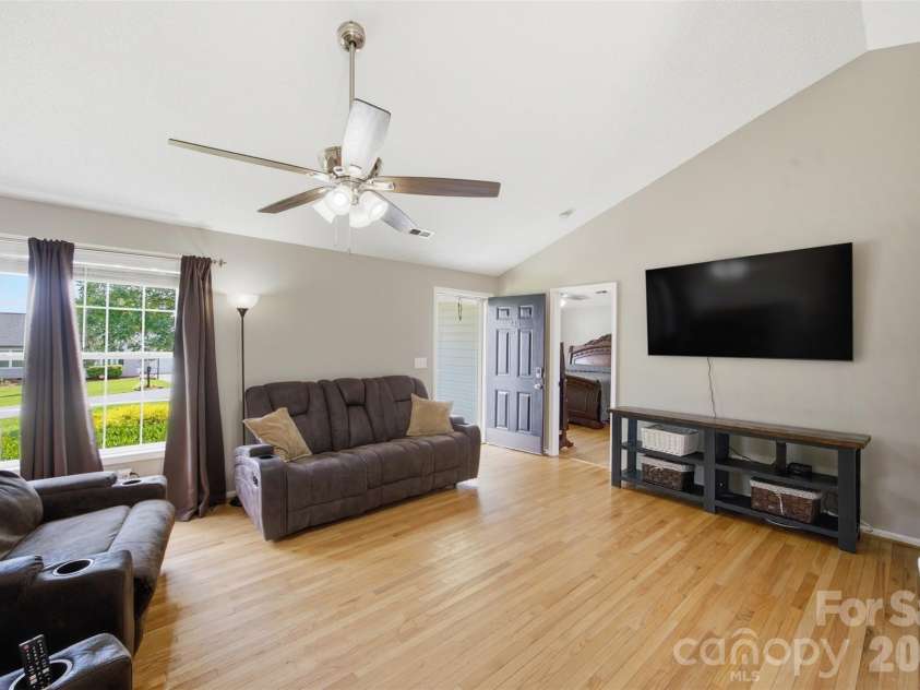 233 Summey Barker Drive, Dallas, NC 28034.  MLS# CAR4412447, YatesRealty ID 43562. 