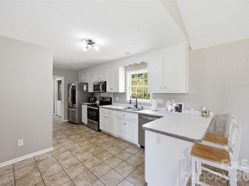 233 Summey Barker Drive, Dallas, NC 28034.  MLS# CAR4412447, YatesRealty ID 43562. 