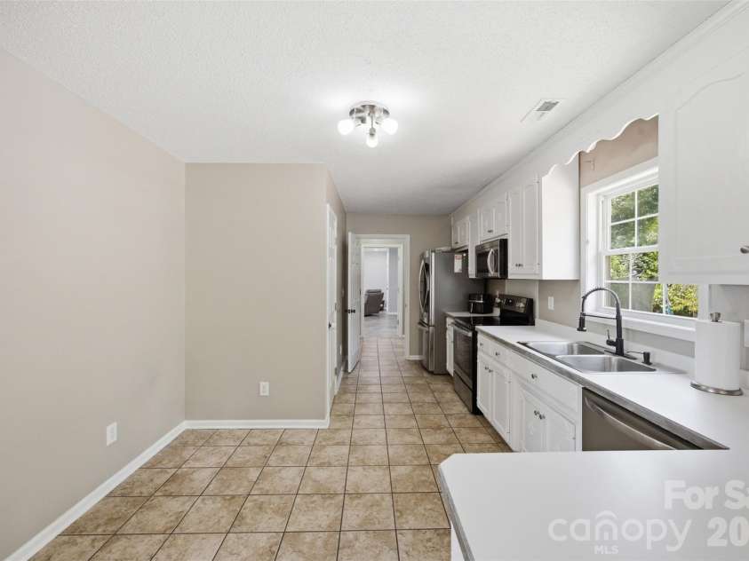 233 Summey Barker Drive, Dallas, NC 28034.  MLS# CAR4412447, YatesRealty ID 43562. 