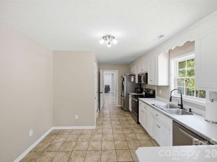 233 Summey Barker Drive, Dallas, NC 28034.  MLS# CAR4412447, YatesRealty ID 43562. 