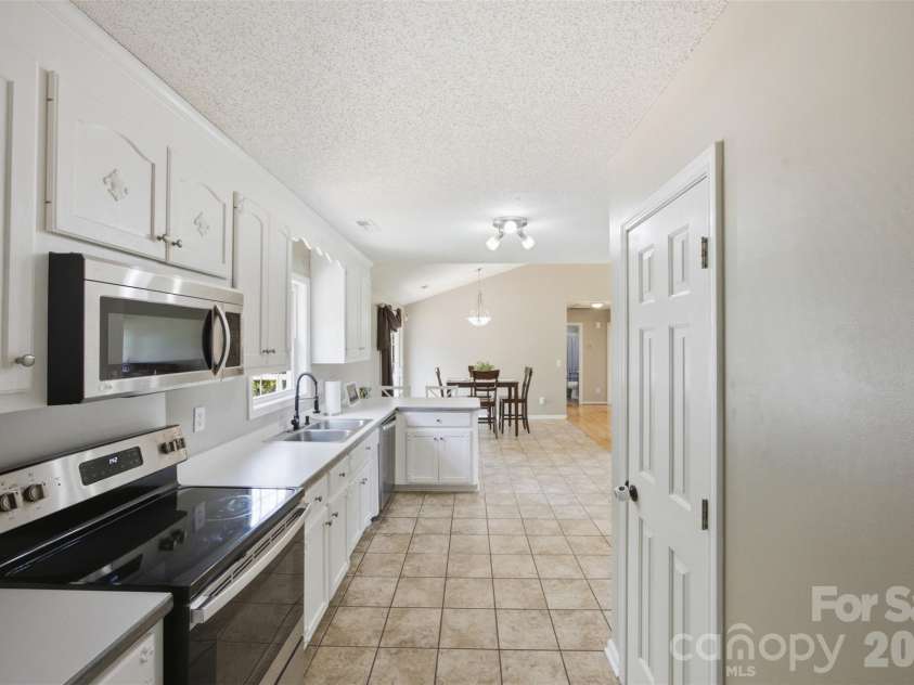 233 Summey Barker Drive, Dallas, NC 28034.  MLS# CAR4412447, YatesRealty ID 43562. 