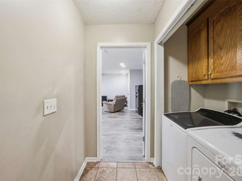 233 Summey Barker Drive, Dallas, NC 28034.  MLS# CAR4412447, YatesRealty ID 43562. 