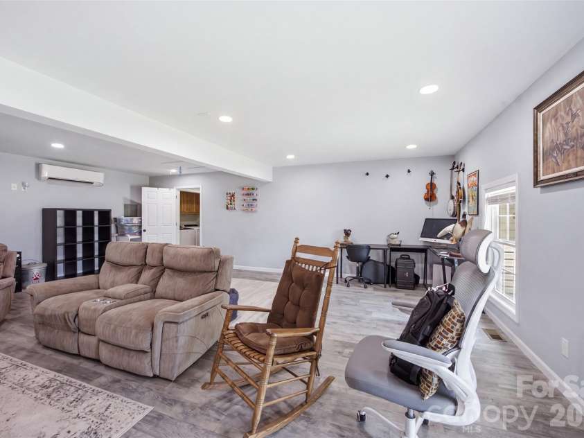 233 Summey Barker Drive, Dallas, NC 28034.  MLS# CAR4412447, YatesRealty ID 43562. 