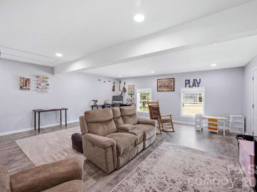 233 Summey Barker Drive, Dallas, NC 28034.  MLS# CAR4412447, YatesRealty ID 43562. 