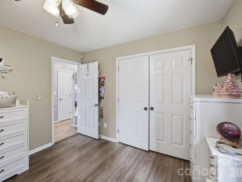 233 Summey Barker Drive, Dallas, NC 28034.  MLS# CAR4412447, YatesRealty ID 43562. 