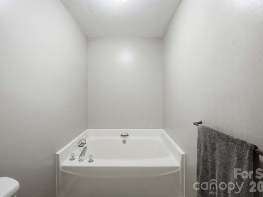 233 Summey Barker Drive, Dallas, NC 28034.  MLS# CAR4412447, YatesRealty ID 43562. 