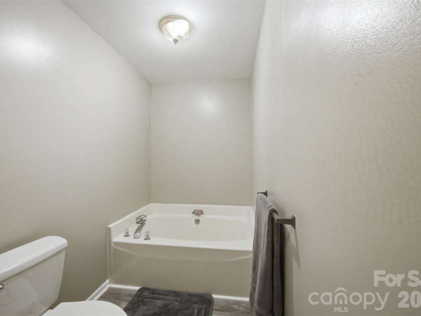 233 Summey Barker Drive, Dallas, NC 28034.  MLS# CAR4412447, YatesRealty ID 43562. 
