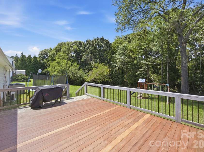 233 Summey Barker Drive, Dallas, NC 28034.  MLS# CAR4412447, YatesRealty ID 43562. 