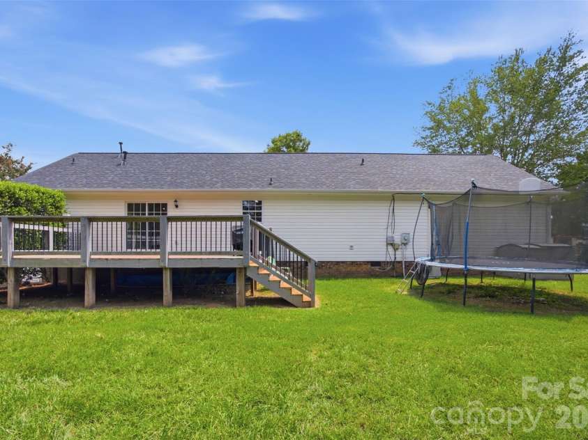 233 Summey Barker Drive, Dallas, NC 28034.  MLS# CAR4412447, YatesRealty ID 43562. 