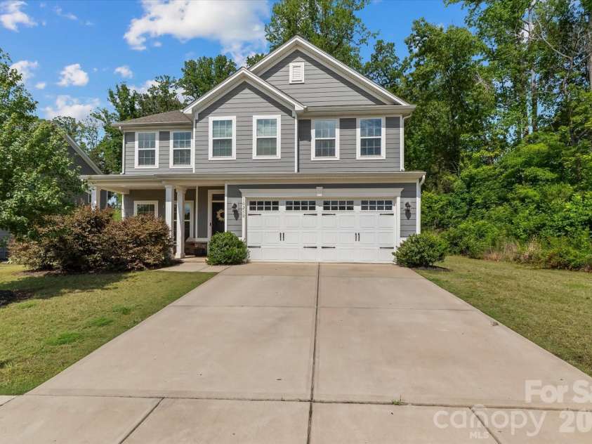10250 Paper Birch Drive, Charlotte, NC 28215.  MLS# CAR4379500, YatesRealty ID 43565. 