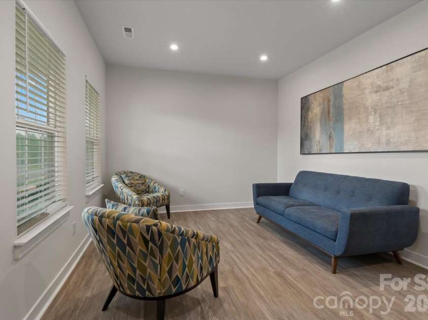 10250 Paper Birch Drive, Charlotte, NC 28215.  MLS# CAR4379500, YatesRealty ID 43565. 