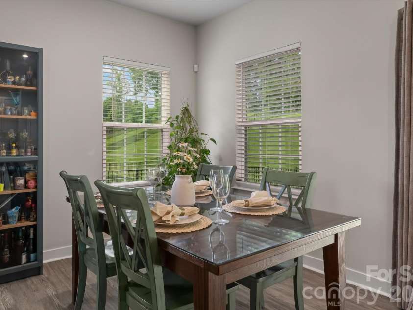 10250 Paper Birch Drive, Charlotte, NC 28215.  MLS# CAR4379500, YatesRealty ID 43565. 