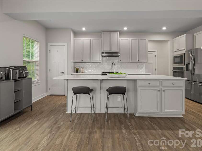 10250 Paper Birch Drive, Charlotte, NC 28215.  MLS# CAR4379500, YatesRealty ID 43565. 