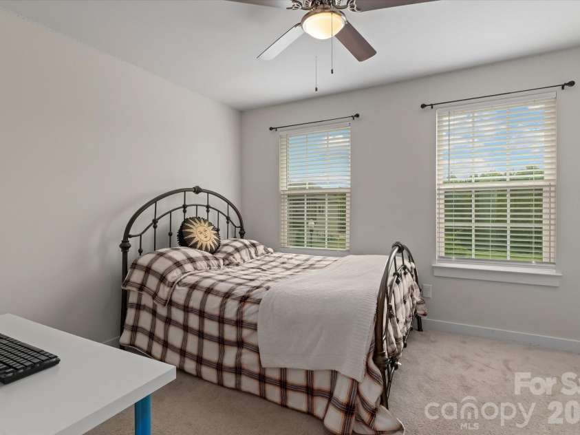 10250 Paper Birch Drive, Charlotte, NC 28215.  MLS# CAR4379500, YatesRealty ID 43565. 