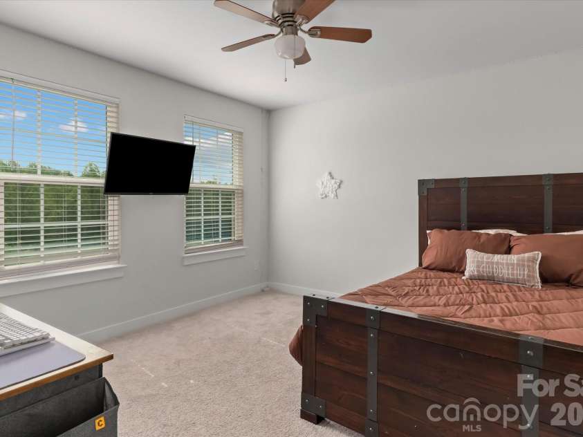 10250 Paper Birch Drive, Charlotte, NC 28215.  MLS# CAR4379500, YatesRealty ID 43565. 