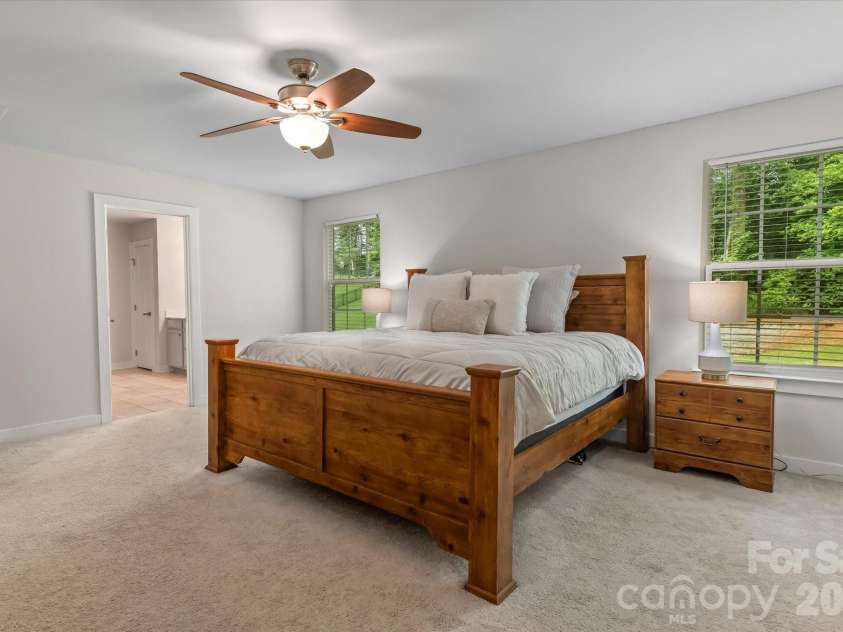 10250 Paper Birch Drive, Charlotte, NC 28215.  MLS# CAR4379500, YatesRealty ID 43565. 