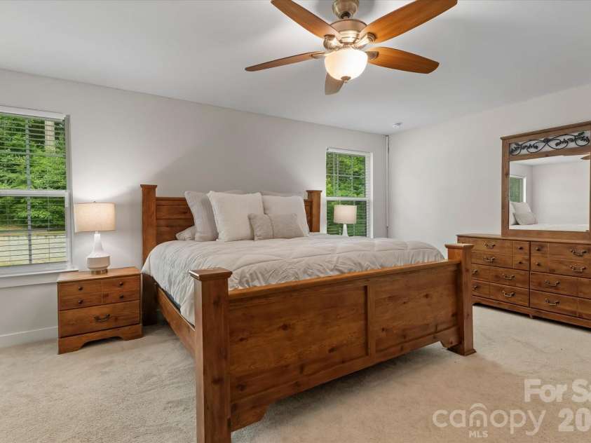 10250 Paper Birch Drive, Charlotte, NC 28215.  MLS# CAR4379500, YatesRealty ID 43565. 