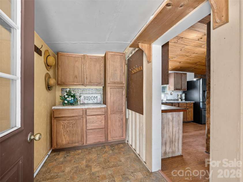 161 Moody Mountain Road, Burnsville, NC 28714.  MLS# CAR4411099, YatesRealty ID 43566. 