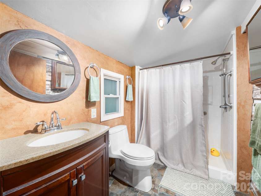 161 Moody Mountain Road, Burnsville, NC 28714.  MLS# CAR4411099, YatesRealty ID 43566. 