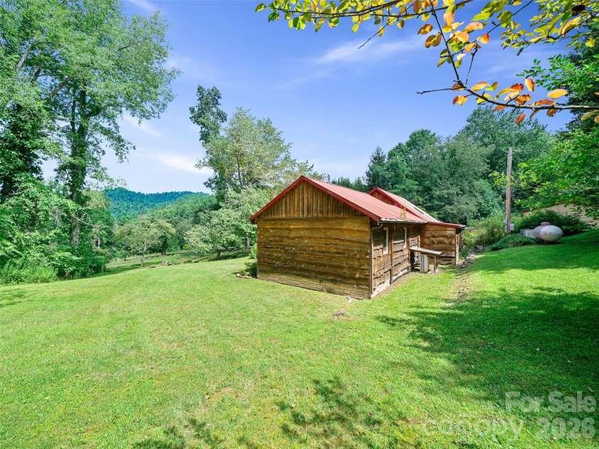 161 Moody Mountain Road, Burnsville, NC 28714.  MLS# CAR4411099, YatesRealty ID 43566. 