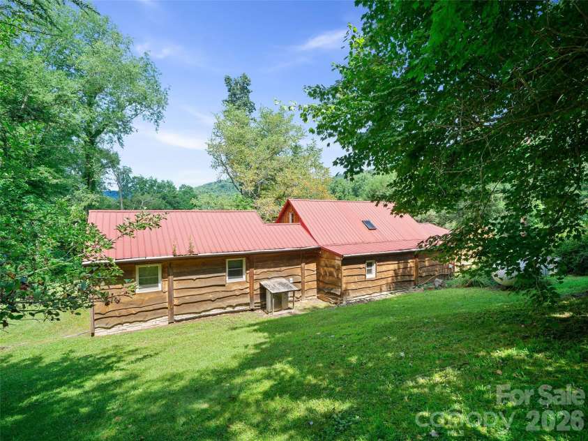 161 Moody Mountain Road, Burnsville, NC 28714.  MLS# CAR4411099, YatesRealty ID 43566. 