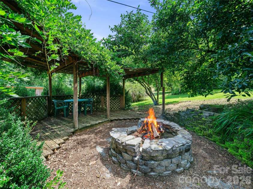 161 Moody Mountain Road, Burnsville, NC 28714.  MLS# CAR4411099, YatesRealty ID 43566. 