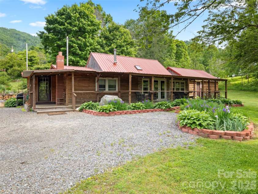 161 Moody Mountain Road, Burnsville, NC 28714.  MLS# CAR4411099, YatesRealty ID 43566. 