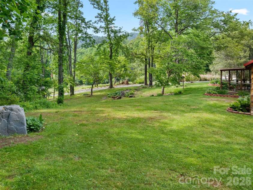 161 Moody Mountain Road, Burnsville, NC 28714.  MLS# CAR4411099, YatesRealty ID 43566. 