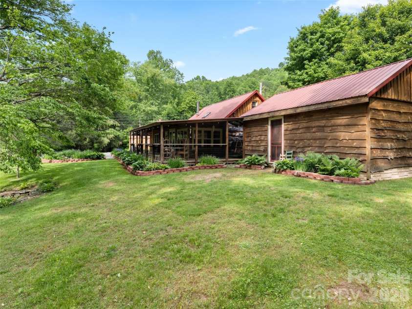 161 Moody Mountain Road, Burnsville, NC 28714.  MLS# CAR4411099, YatesRealty ID 43566. 