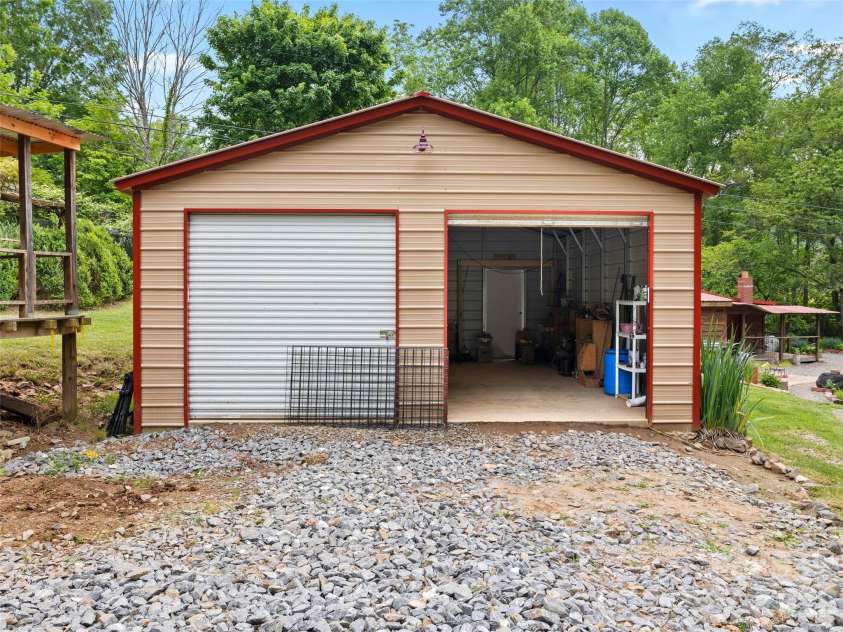 161 Moody Mountain Road, Burnsville, NC 28714.  MLS# CAR4411099, YatesRealty ID 43566. 
