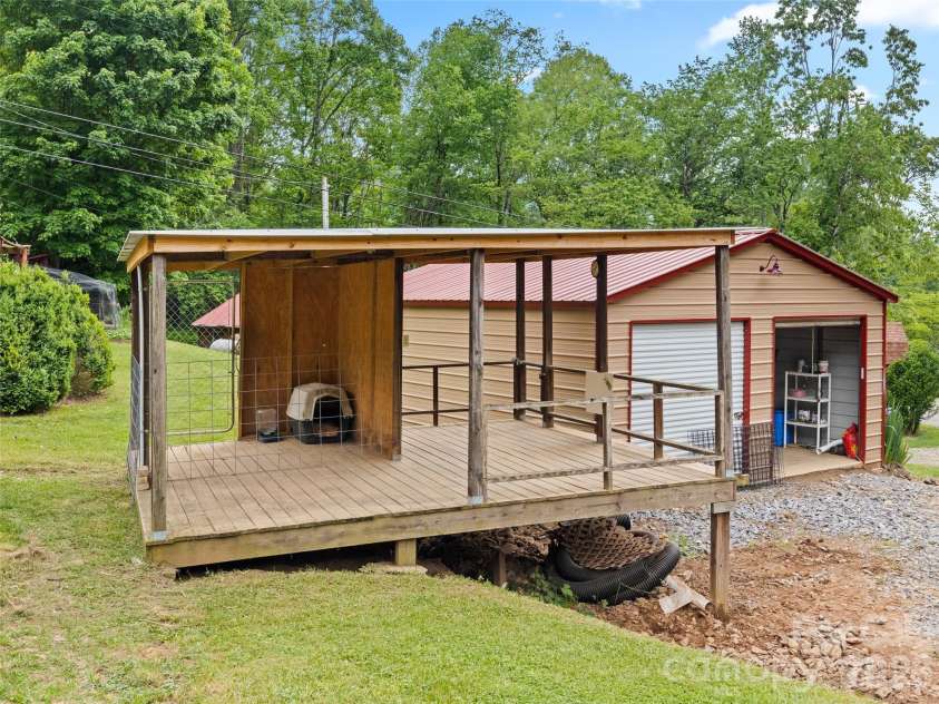 161 Moody Mountain Road, Burnsville, NC 28714.  MLS# CAR4411099, YatesRealty ID 43566. 