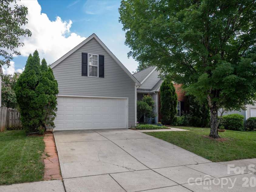 9407 Thatcher Hall Court, Charlotte, NC 28277.  MLS# CAR4412775, YatesRealty ID 43567. 