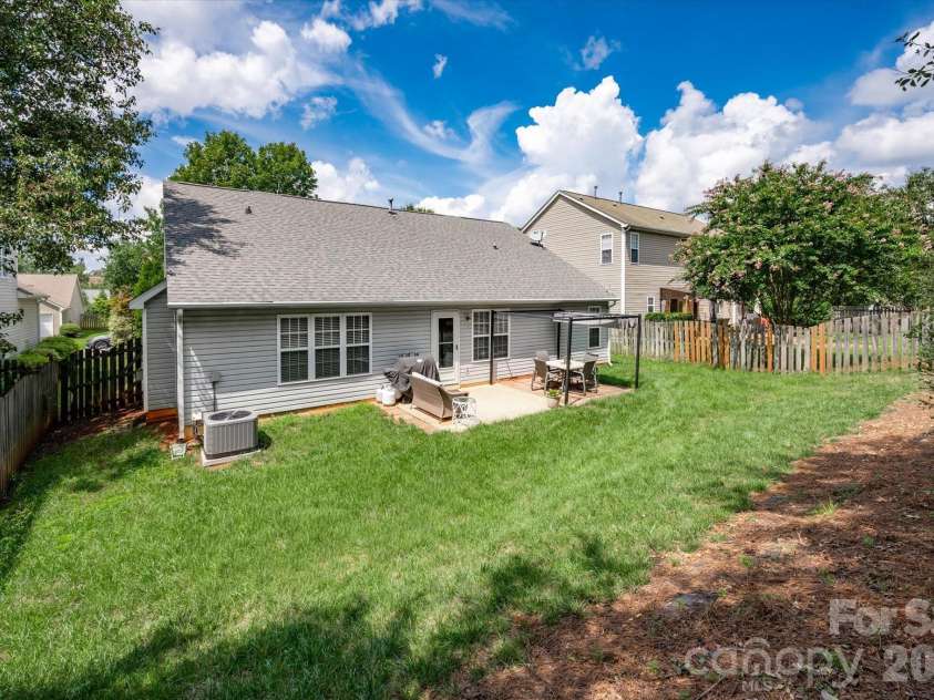 9407 Thatcher Hall Court, Charlotte, NC 28277.  MLS# CAR4412775, YatesRealty ID 43567. 